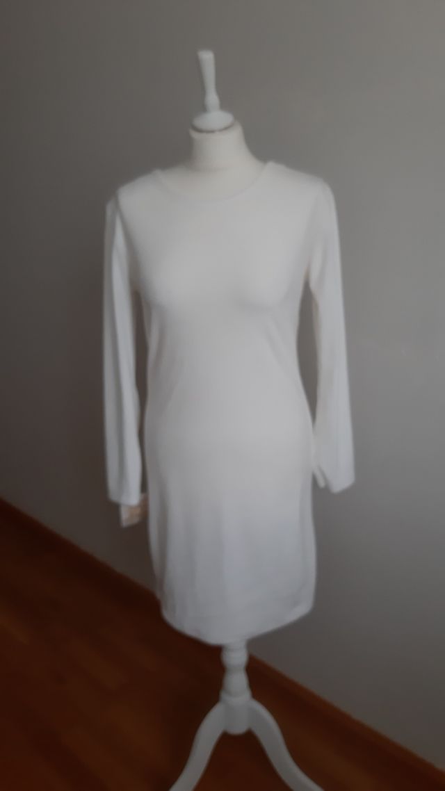 Vestido terciopelo escote CON ETIQUETA