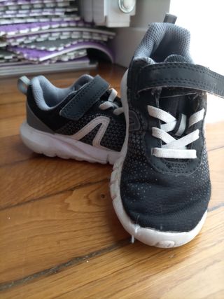 Zapatillas deportivas talla 26 de segunda mano por 3 EUR en Hernani en  WALLAPOP