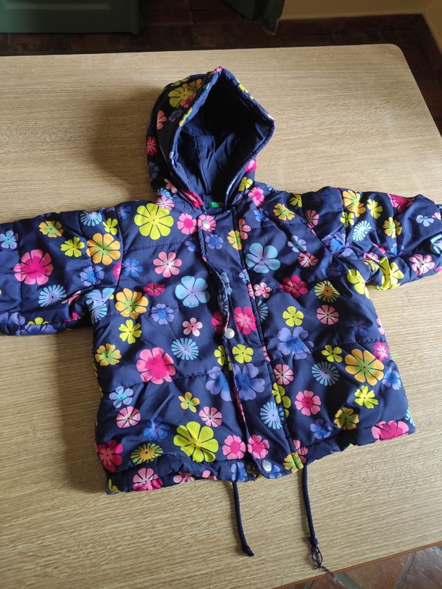 Abrigo impermeable de flores de niña
