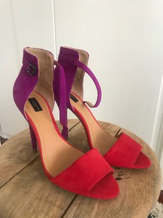 Sandalias Zara multicolor de segunda mano por 15 EUR en Mungia en WALLAPOP