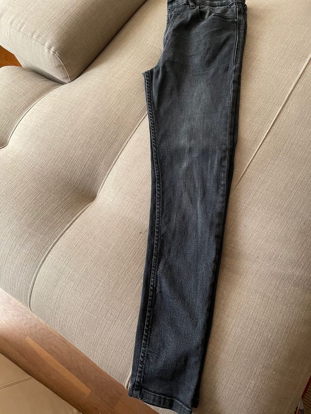 Pantalón vaquero Zara negro