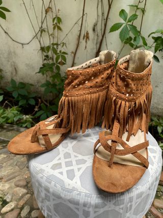 SANDALIAS FLECOS BOHO MUSTANG T. 37 UNA PUESTA! de segunda mano por 15 EUR  en Sevilla en WALLAPOP