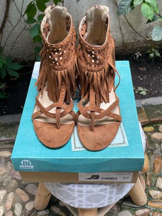 SANDALIAS FLECOS BOHO MUSTANG T. 37 UNA PUESTA! de segunda mano por 15 EUR  en Sevilla en WALLAPOP