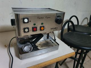 Cafetera de presion capitain express de segunda mano por 110 EUR en  Barcelona en WALLAPOP