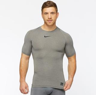 Camiseta Deportiva Manga Corta Nike Pro Térmica.