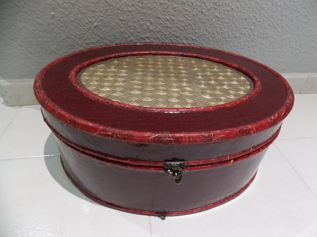 Caja ovalada