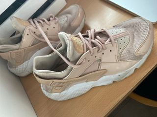 Nike Huarache rosa palo de segunda mano por 50 EUR en Leganés en WALLAPOP