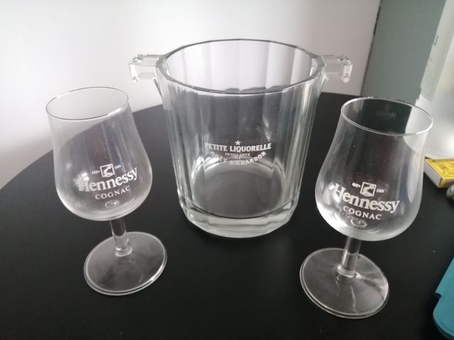 cubitera y 2 copas licores