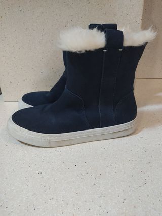 Botines Zara de ante azul y por dentro con pelo. de segunda mano por 19 EUR  en Palma de Mallorca en WALLAPOP