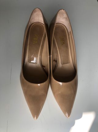 Zapato ZARA nude T40 de segunda mano por 9 EUR en Valencia en WALLAPOP