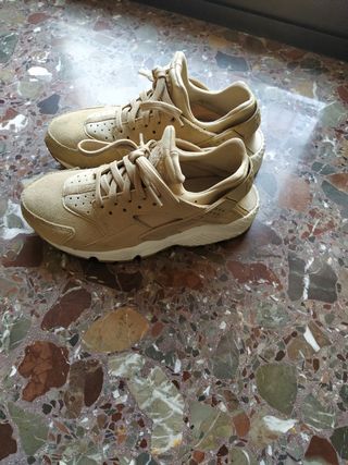 Zapatillas Nike Air Huarache de segunda mano por 25 EUR en Valencia en  WALLAPOP