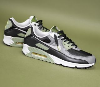 Nike Air Max 90 Gris Verde Negro de segunda mano por 150 EUR en Valladolid  en WALLAPOP