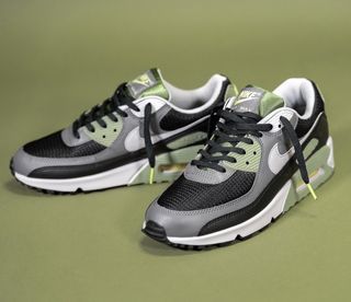 Nike Air Max 90 Gris Verde Negro de segunda mano por 150 EUR en Valladolid  en WALLAPOP