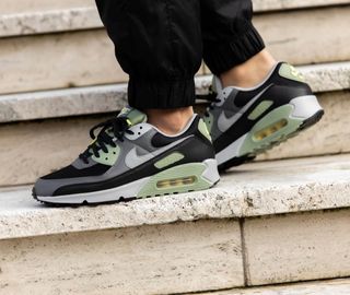 Nike Air Max 90 Gris Verde Negro de segunda mano por 150 EUR en Valladolid  en WALLAPOP