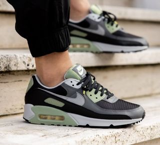 Nike Air Max 90 Gris Verde Negro de segunda mano por 150 EUR en Valladolid  en WALLAPOP