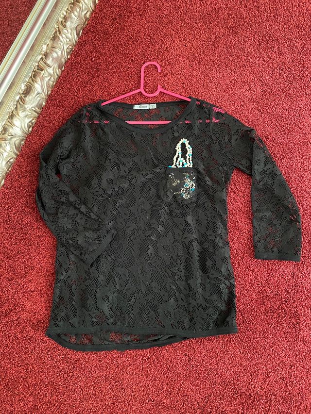 Camisa manga larga con camiseta interior.