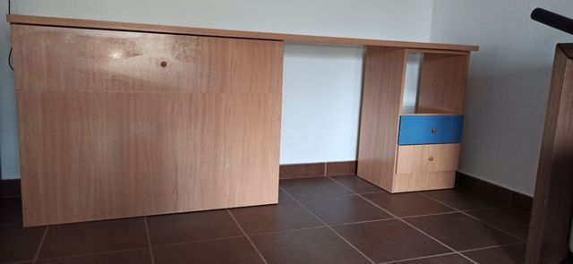 cabecero de cama/mesa de estudio y cajonera.