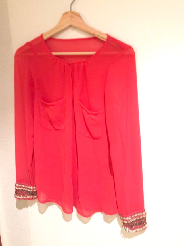 Blusa fucsia abalorios Zara