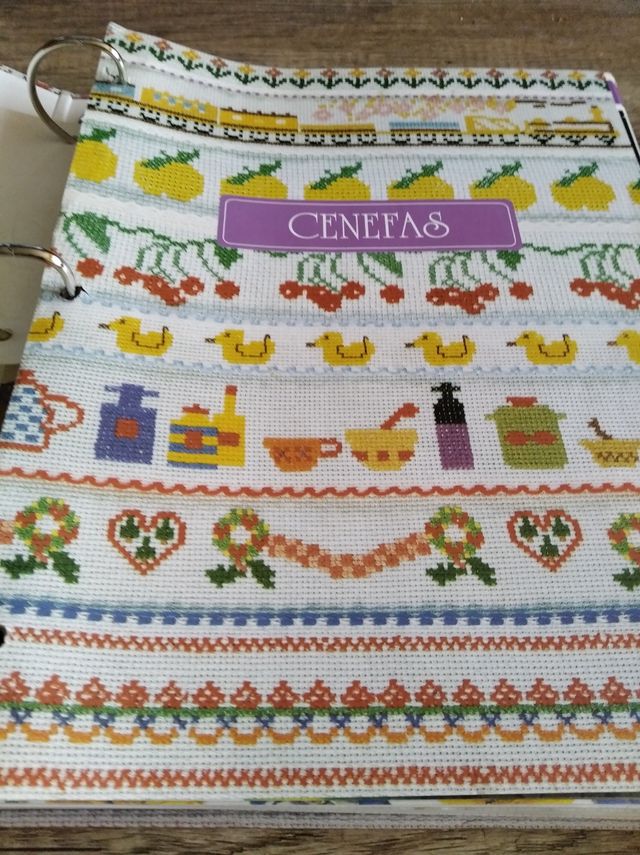 Facilísimo con punto de cruz.