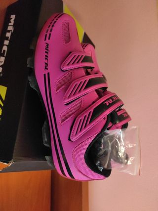 Zapatillas ciclismo mujer rosas de segunda mano por 28 EUR en El Villar en  WALLAPOP
