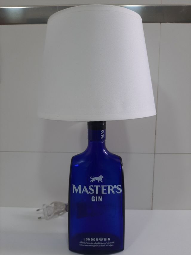 Lampada con bottiglia.