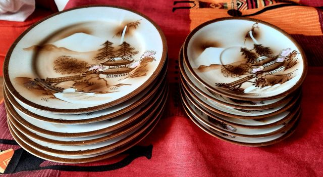 Platos japoneses pintados a mano