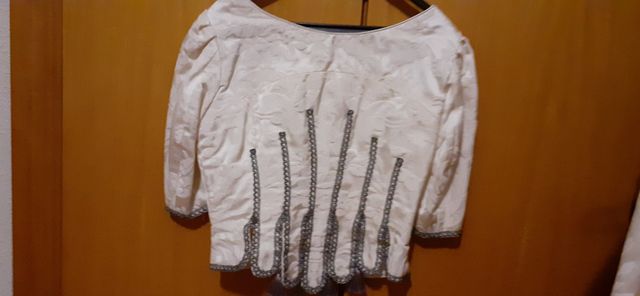 traje entero de fallera de niña.