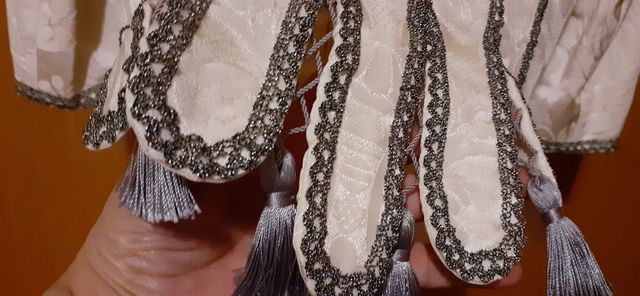 traje entero de fallera de niña.