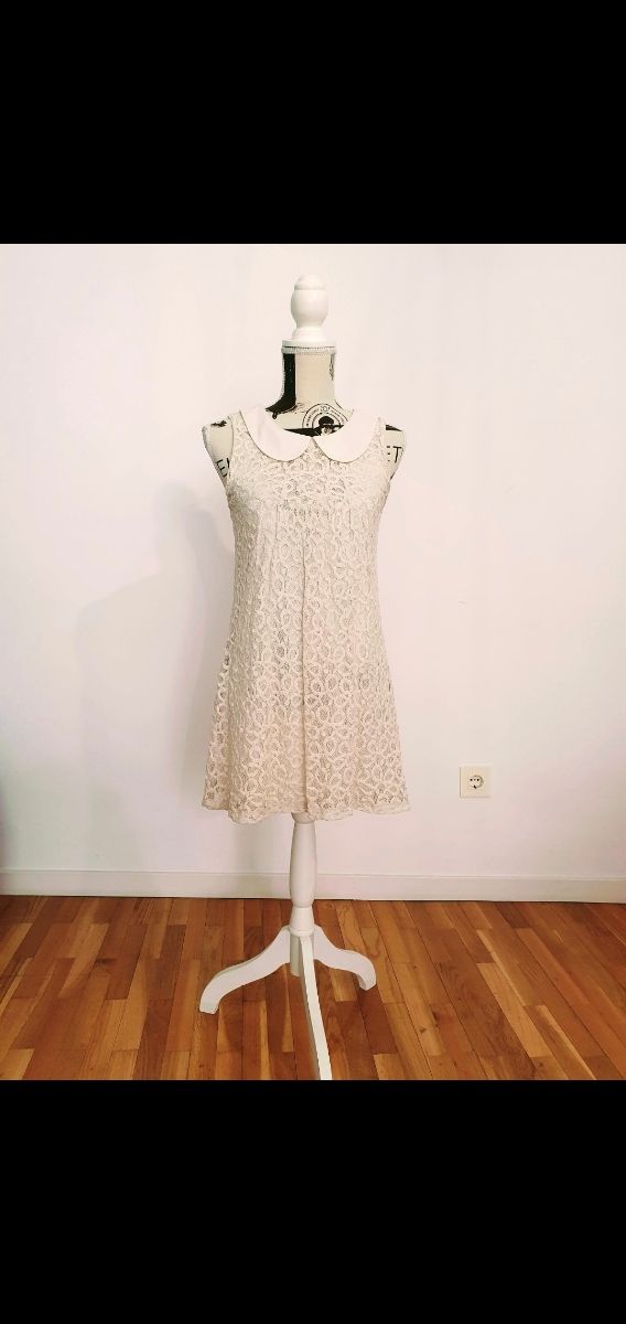 Abito beige in pizzo