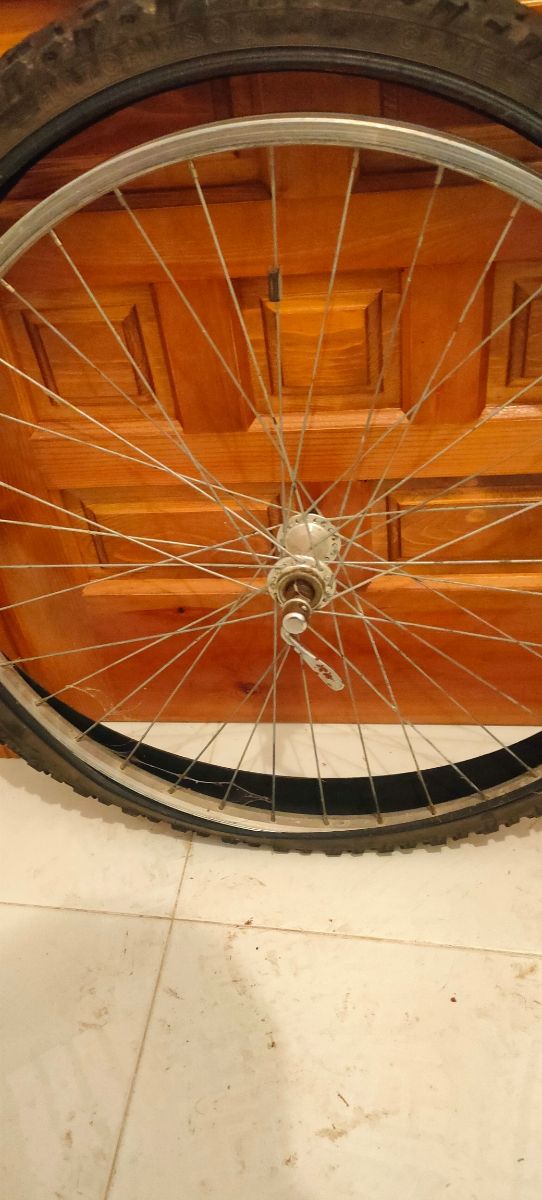 Se vende rueda delantera de 26"