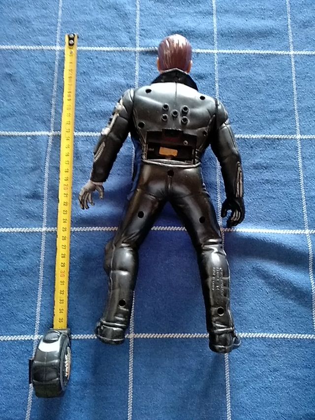 Schwarzenegger 35 centímetros