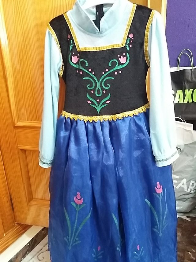 Disfraz de Elsa y Ana talla 7-8 años.