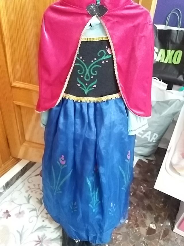 Disfraz de Elsa y Ana talla 7-8 años.
