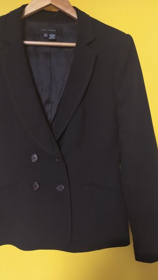 Chaqueta negra elegante mujer Zara de segunda mano por 10 EUR en Vigo en  WALLAPOP