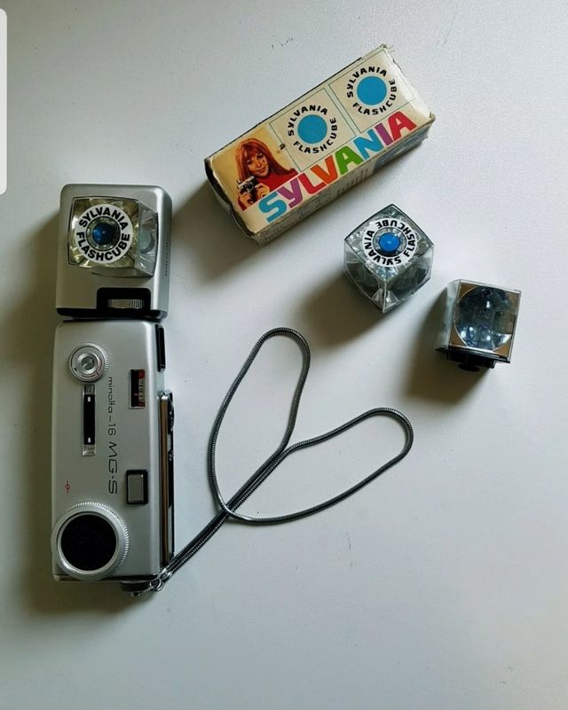 Minolta 16 MG-S + correa + flash + cubos (1969)