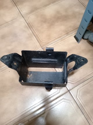 Caja metálica para la  batería gsx 600f