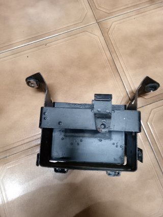 Caja metálica para la  batería gsx 600f