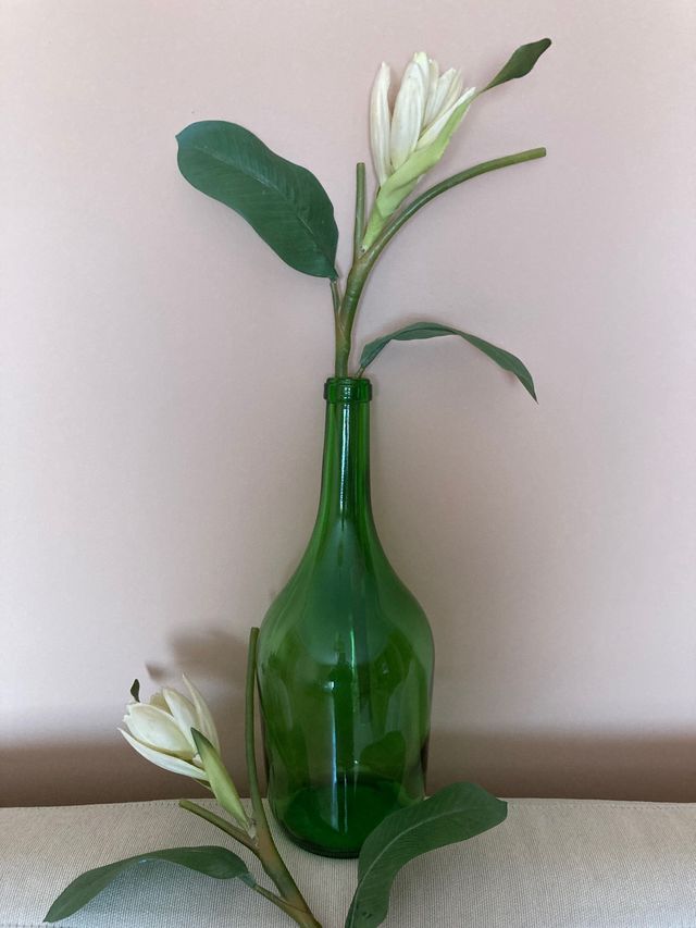 Botella verde decorativa