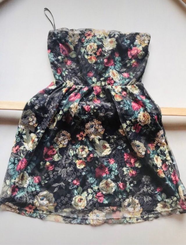 Stradivarius vestido floral mini M