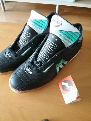 Botas fútbol sala Marcó talla 36 , 37, 38 de segunda mano por 10 EUR en Las  Palmas de Gran Canaria en WALLAPOP