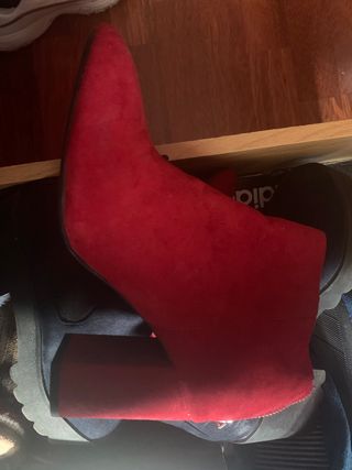Pull \u0026amp; Bear botines rojos de segunda mano por 8 EUR en Cerdanyola del  Vallès en WALLAPOP