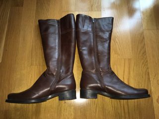 BOTAS PIEL TOLINO ANCHO ESPECIAL NÚMERO 38 de segunda mano por 45 EUR en  Madrid en WALLAPOP