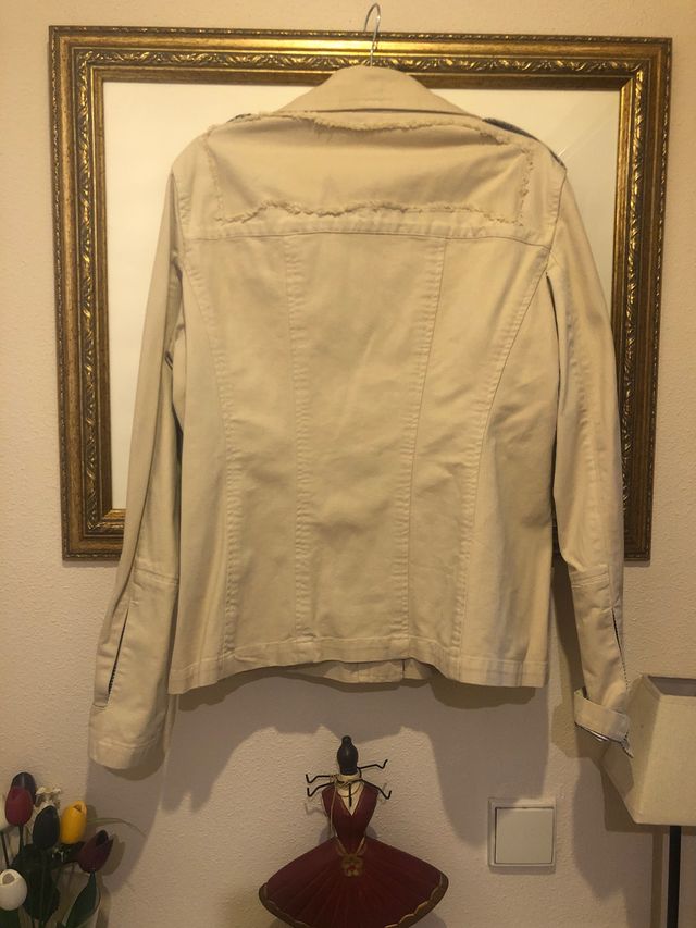 Cazadora vaquera color beige