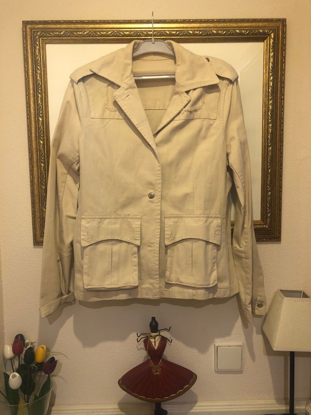 Cazadora vaquera color beige