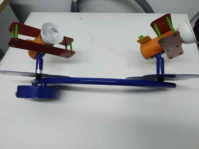 Lampara infantil de aviones metalica