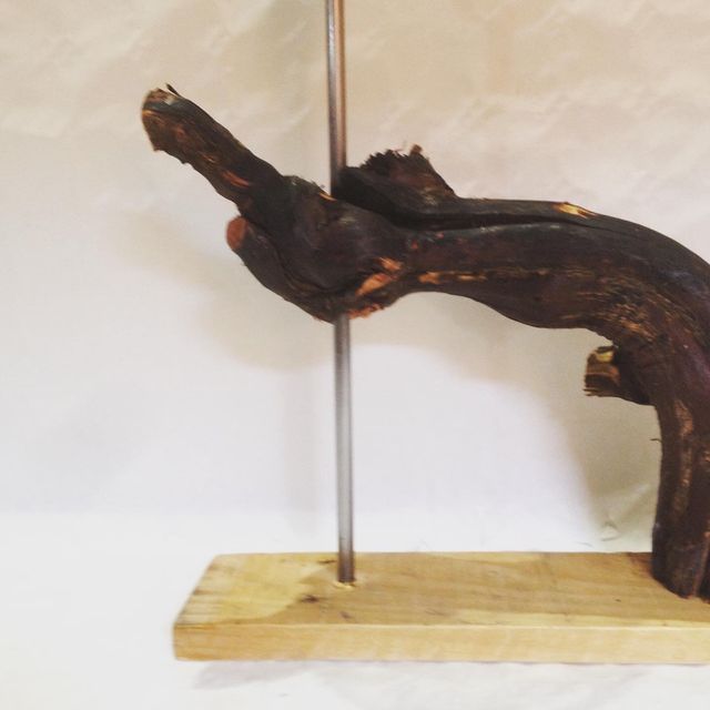 Lámpara escultura rama vid