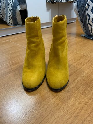 Botines Amarillos Marypaz de segunda mano por 10 EUR en Barcelona en  WALLAPOP