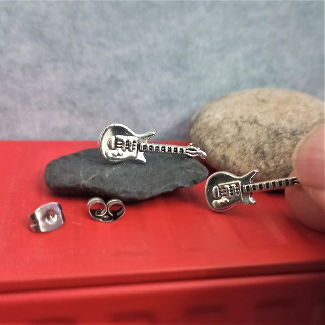 Pendientes de mini guitarra eléctrica de metal