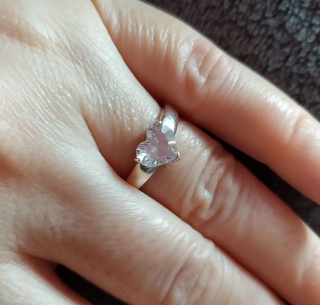 ANILLO DE PLATA DE LEY 925 CON CIRCONITAS CORAZÓN