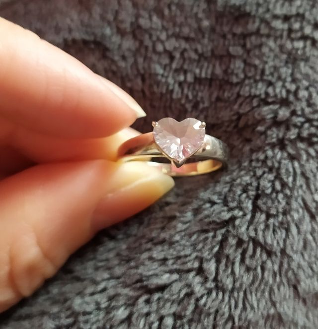 ANILLO DE PLATA DE LEY 925 CON CIRCONITAS CORAZÓN
